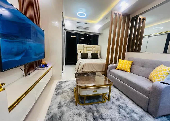 Modern Makati With Balcony & Cityscape Views