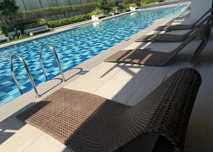 Modern Makati With Balcony & Cityscape Views Apartment *