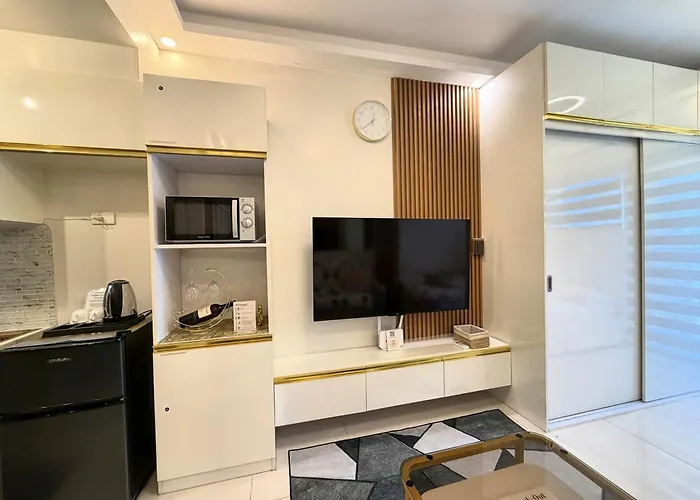 Modern Makati With Balcony & Cityscape Views Apartment *
