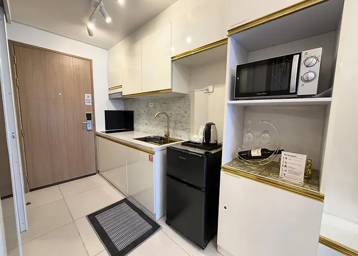Modern Makati With Balcony & Cityscape Views Apartment