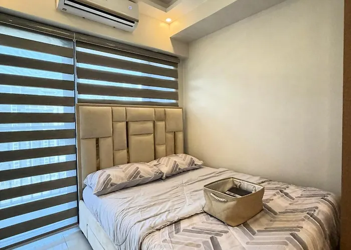 Modern Makati With Balcony & Cityscape Views Apartment