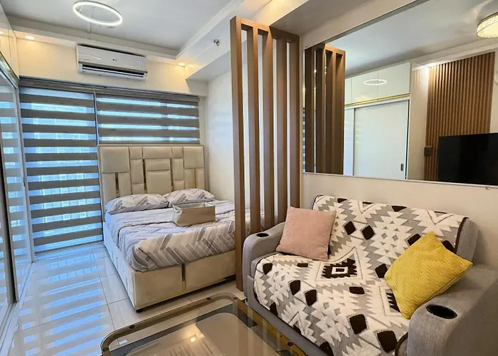 Modern Makati With Balcony & Cityscape Views Apartment