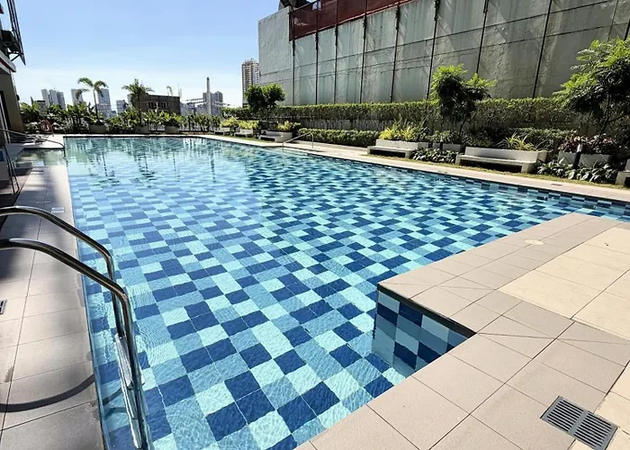 Modern Makati With Balcony & Cityscape Views *